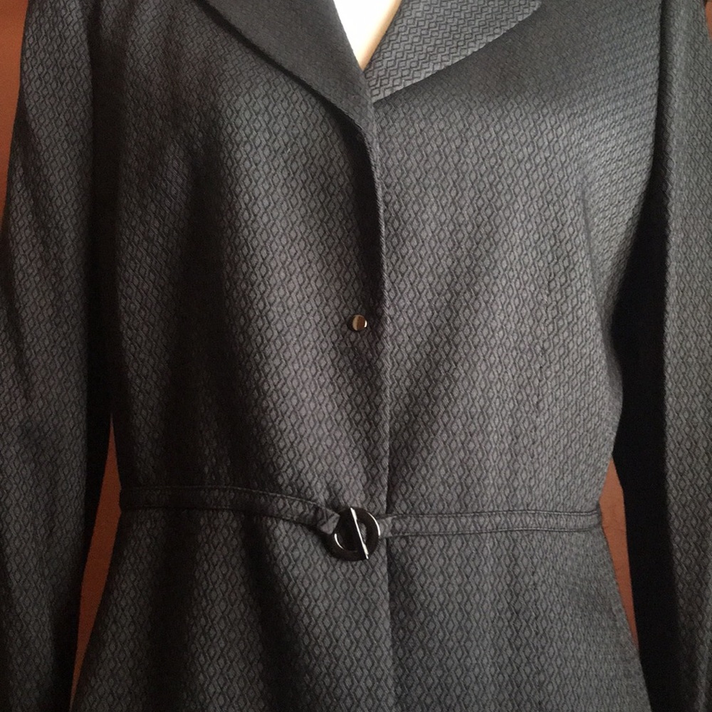 Tahari Front Clasp Fitted Blazer - Picture 3 of 16